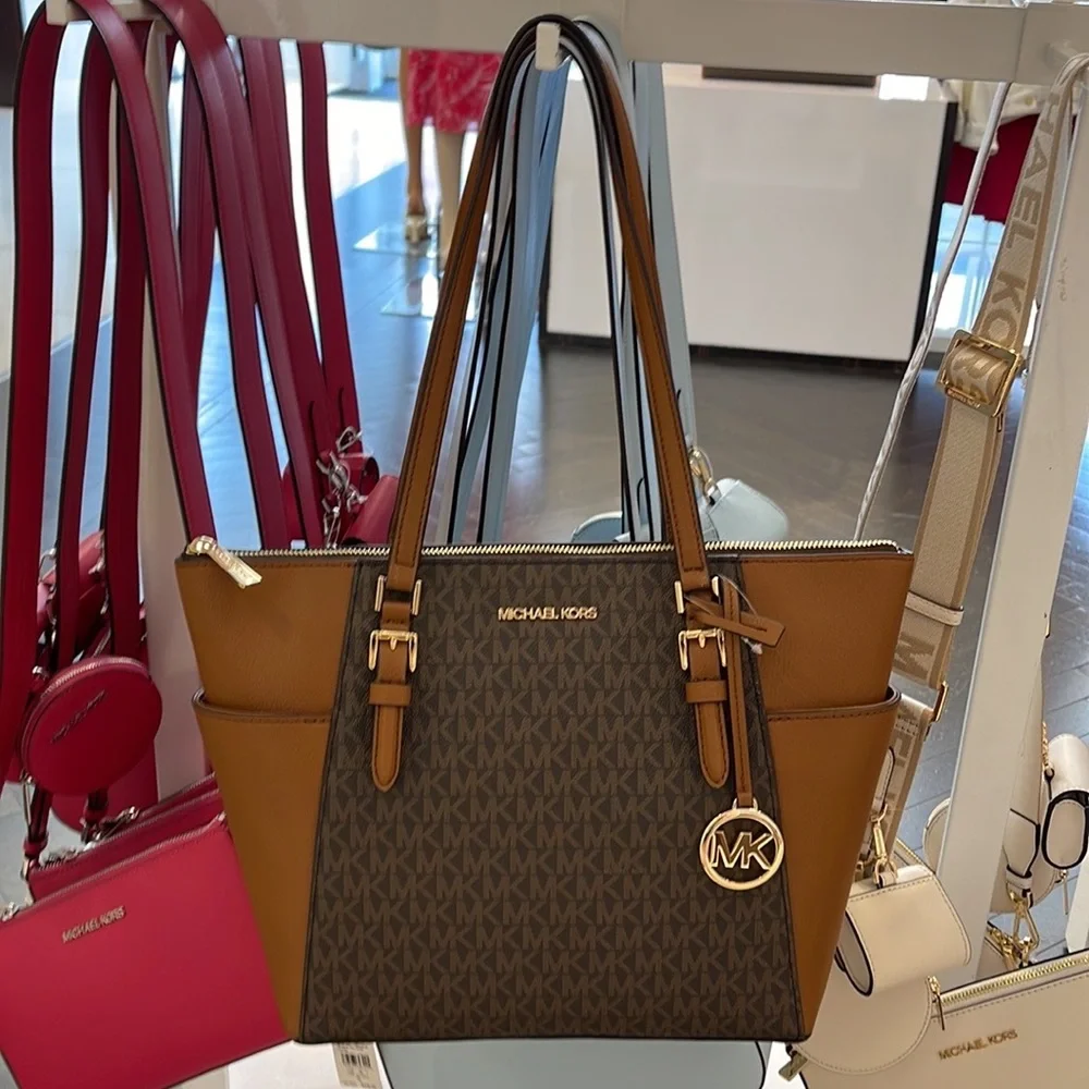 MICHAEL KORS CHARLOTTE LARGE TOP ZIP Tote bag
Brown
NWT - Picture 6 of 16
